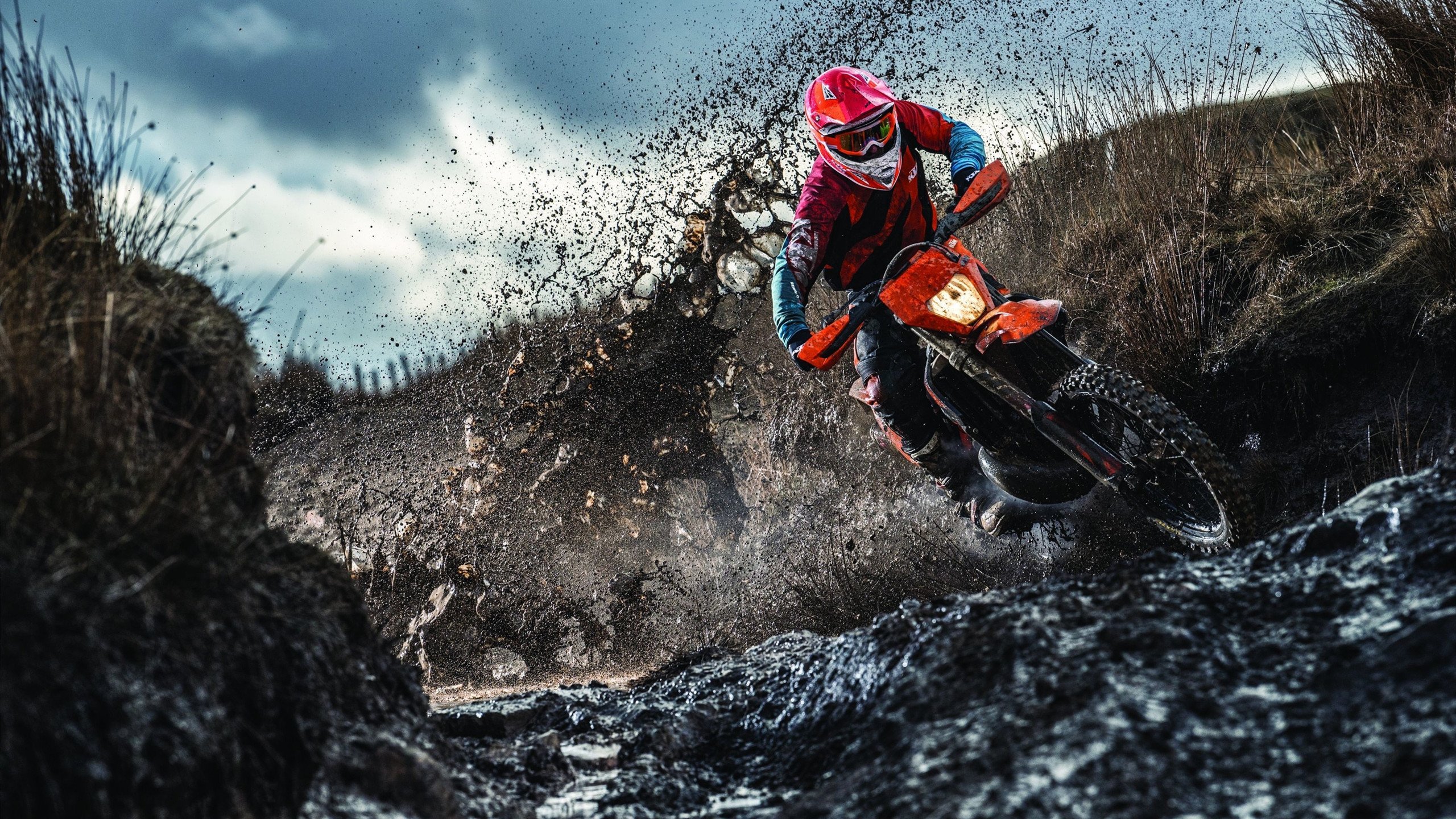 滑板城市挑战赛，年轻人纵情飞翔，极限与激情交融的盛宴，城市滑板视频